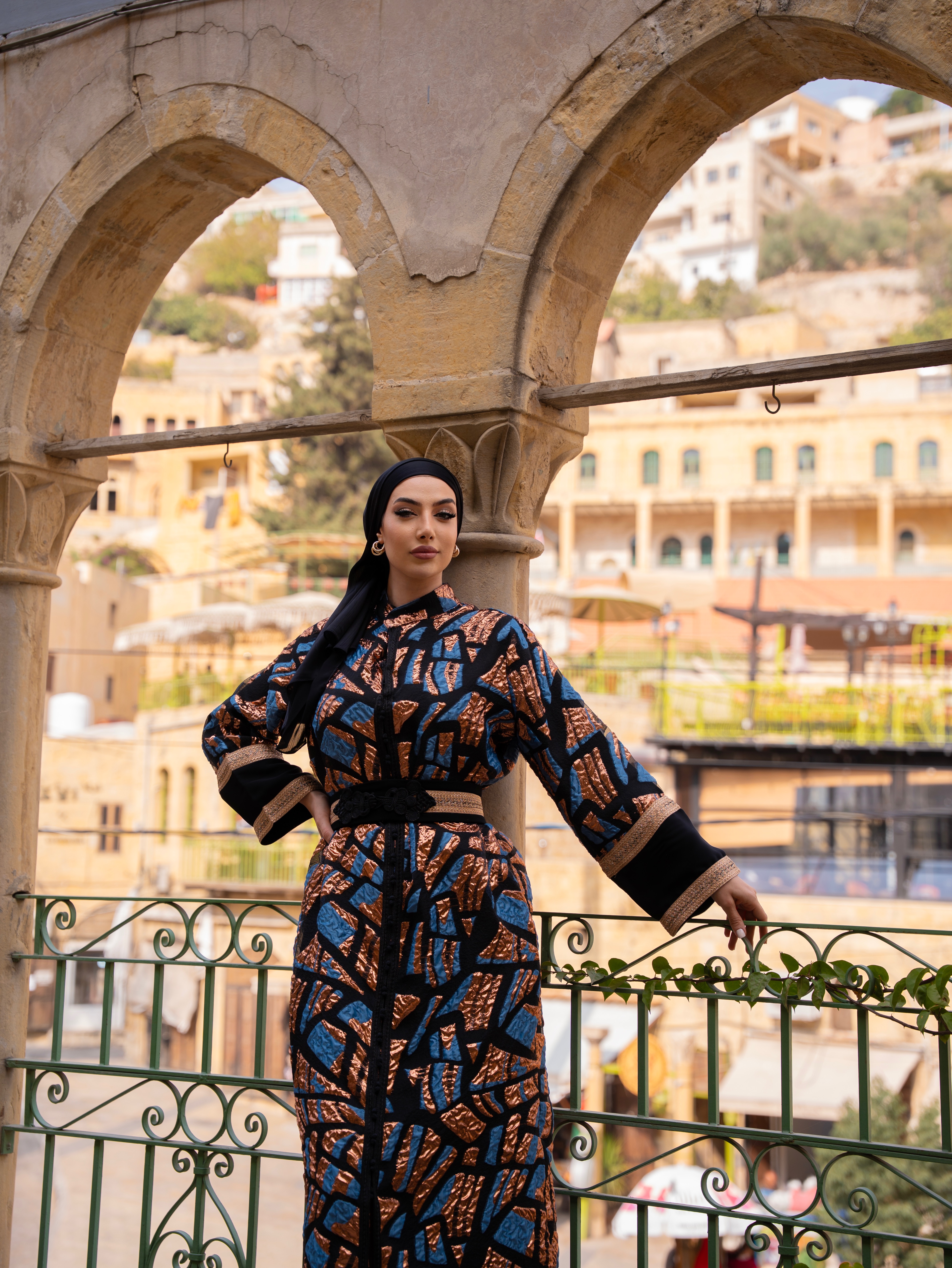 Detailed broker kaftan