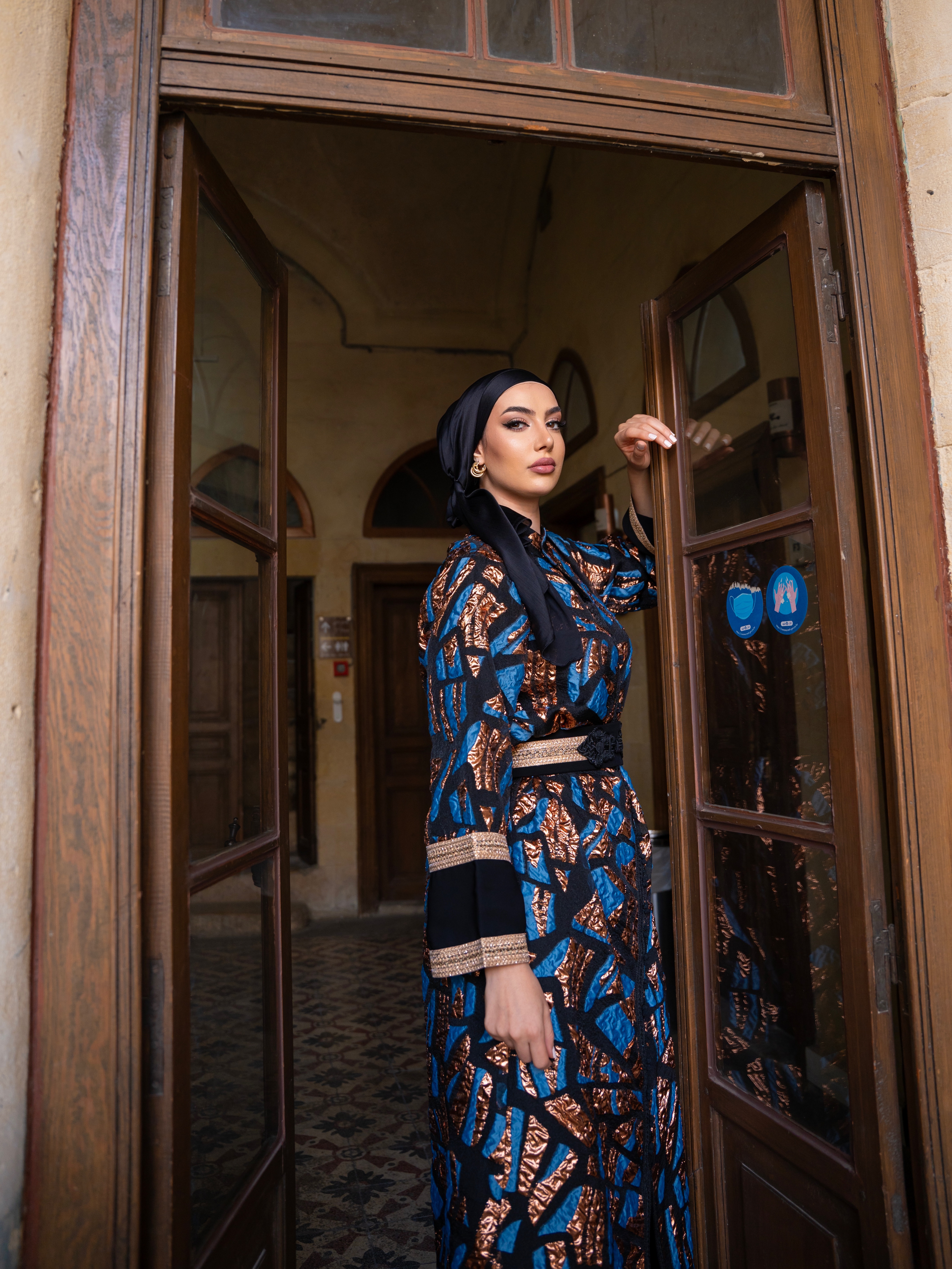 Detailed broker kaftan
